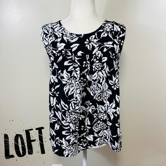 LOFT Black & White Floral Print Pleated Sleeveless Top - SMALL - Picture 1 of 8